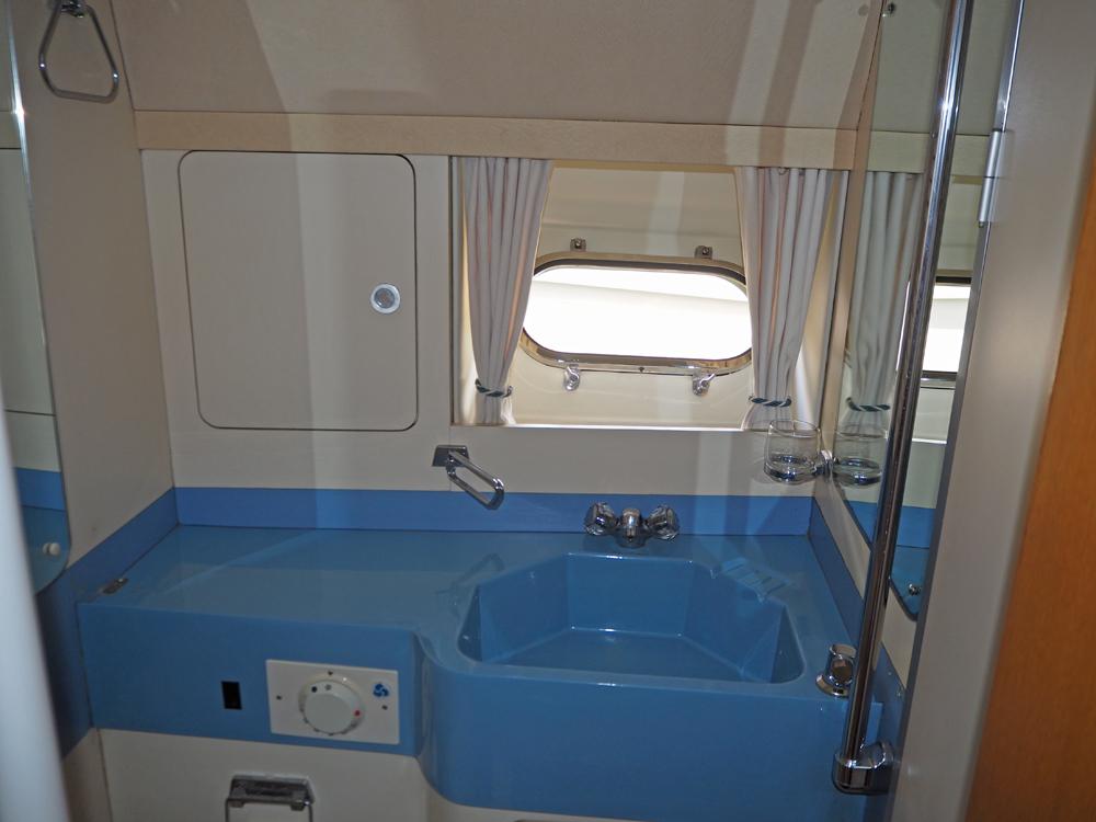 Cabin en avant, H&eacute;bergements